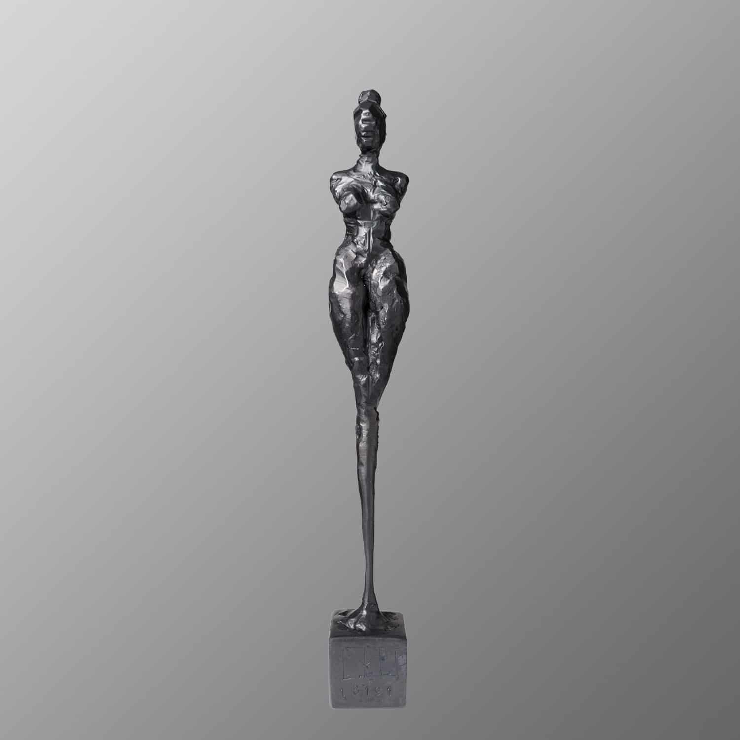 Skulpturen Sculptures Schweiz Suisse Switzerland David Werthmueller Eisenplastiken weibliche Figur Miniaturen